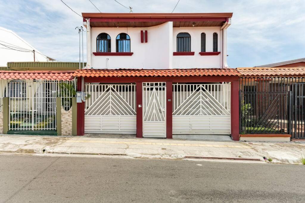אלאג'ואלה Private Bedroom 10 Minutes From The Sjo Airport מראה חיצוני תמונה